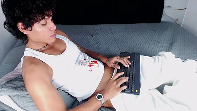 MaximilianRoth's Live XXX Chat