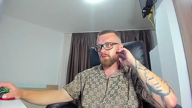 Findom_guy Chat XXX in diretta