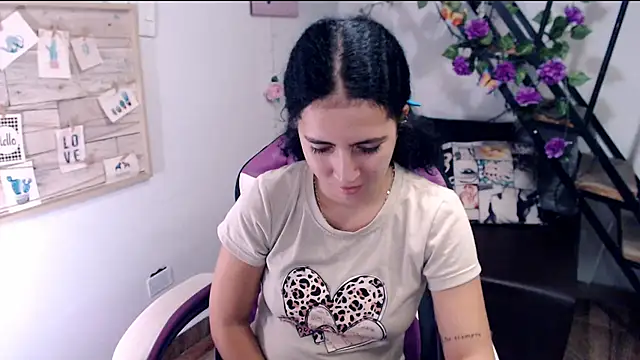 צ'אט XXX בשידור חי של samantha_baby_
