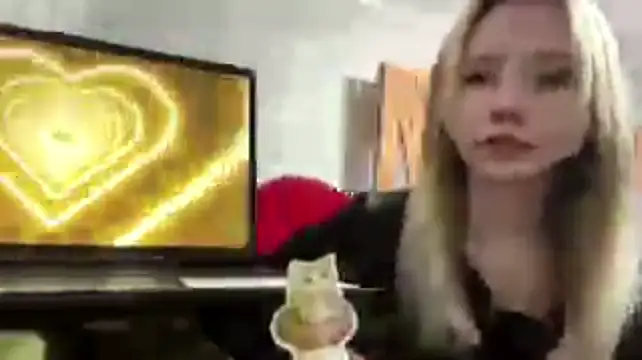 XXX chat uživo modela LeomaCrozat