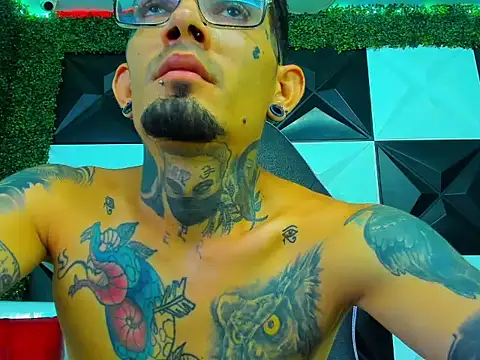 Boy_tatto77 即時 XXX 聊天