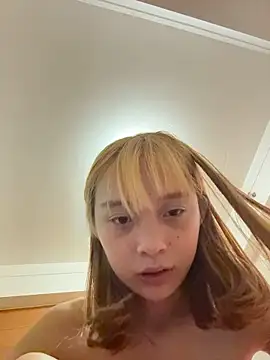 yangyang520-18girl webkamerás műsora