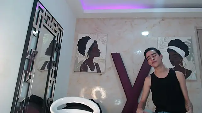 PRETTY_LOVERS1's Webcam Show