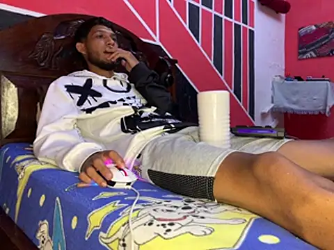 tanned_boy 网络视讯表演