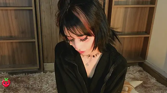 HannahSky_ Adlı Modelin Canlı XXX Sohbeti