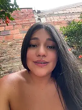 Emily_Gomezz Show in webcam