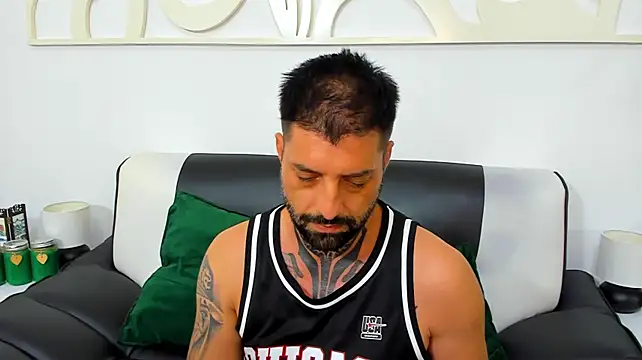 צ'אט XXX בשידור חי של TommyDum