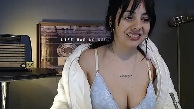 Chat +18 de Mickyta ao vivo