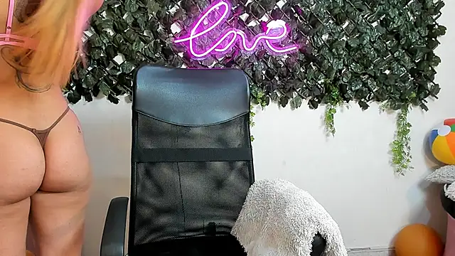 DestinyHills' Live XXX Chat