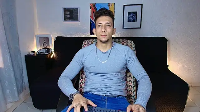 SR_EMILIOCUM Webcam Show