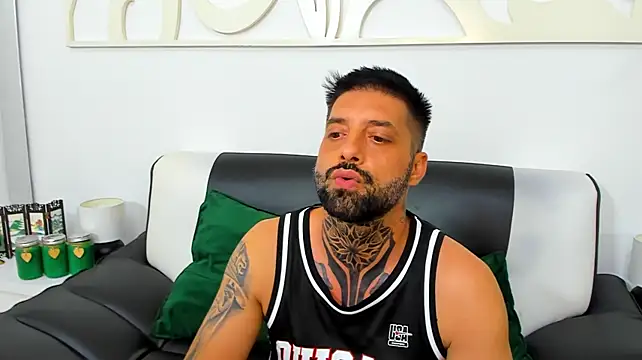 دردشة TommyDum الجنسية المباشرة