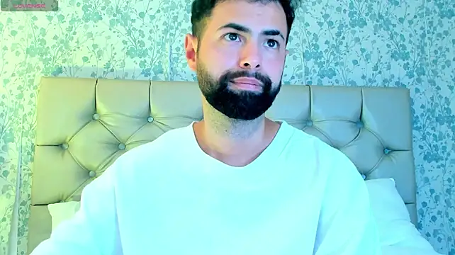 הופעת וובקאם של AndrewCrooss
