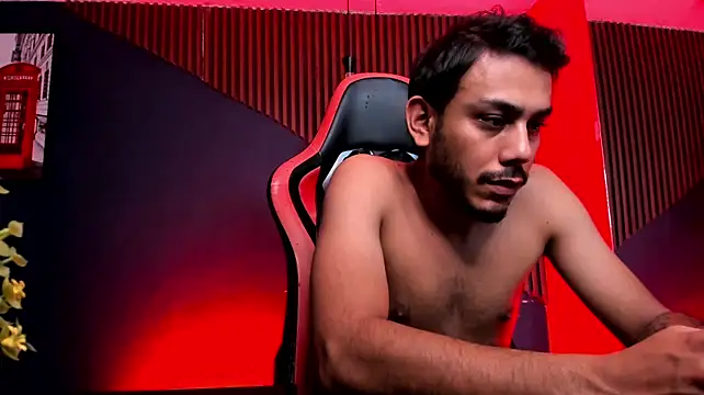 Boss_Domiinator Adlı Modelin Canlı XXX Sohbeti