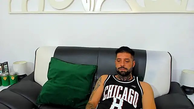 Show modela TommyDum na web-kameri