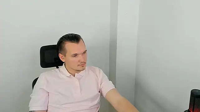 Faelan_Drift: διαδικτυακό σόου στην κάμερα