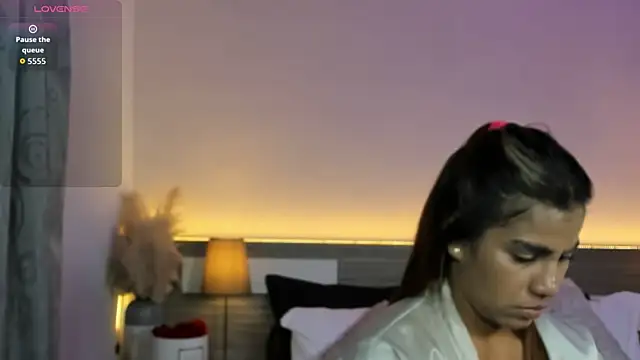 ZarahFoxx's Live XXX Chat