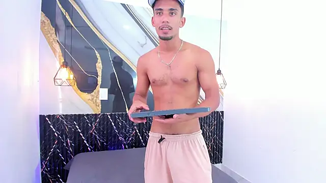DrakeFoxx live XXX chat