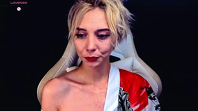 Blondice's Live XXX Chat