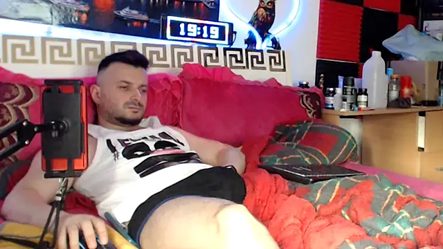 Hugec0ck007 webcam show