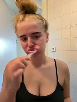 yourhornyslut 现场XXX聊天
