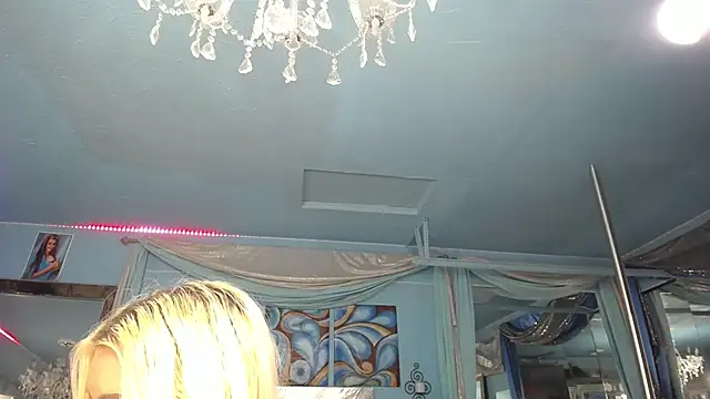 ADRIANNA_FOX 现场XXX聊天