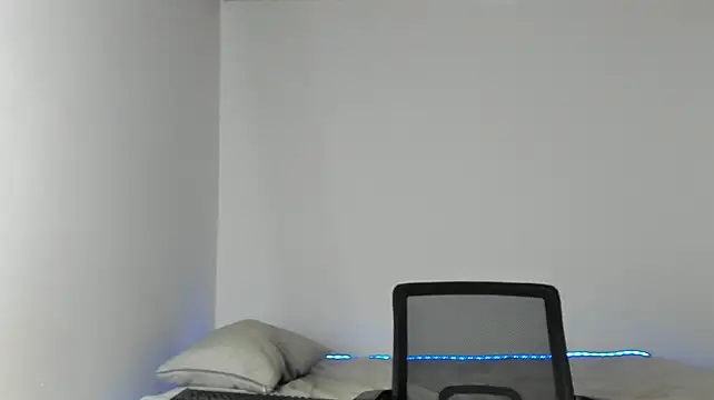 הופעת וובקאם של _Alex_Colton