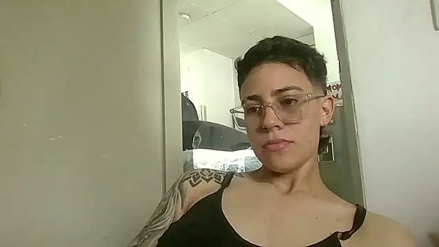 Cutie_Shy_ লাইভ XXX চ্যাট