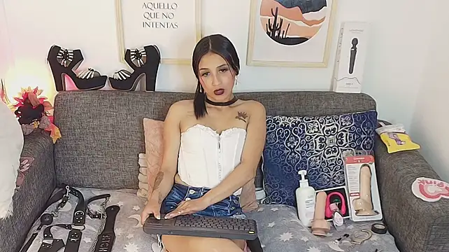 XXX chat uživo modela Petite_pepper