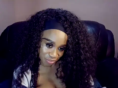 MissHolyCoxx Chat XXX live