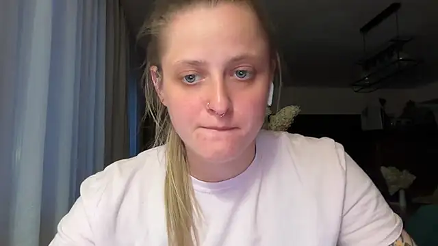 LeaWetGirl লাইভ XXX চ্যাট