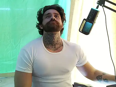 aronmiller404 Show Webcam