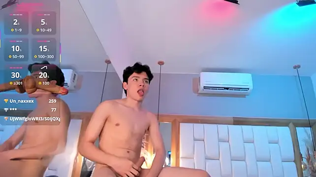 MaxxieRay live XXX chat