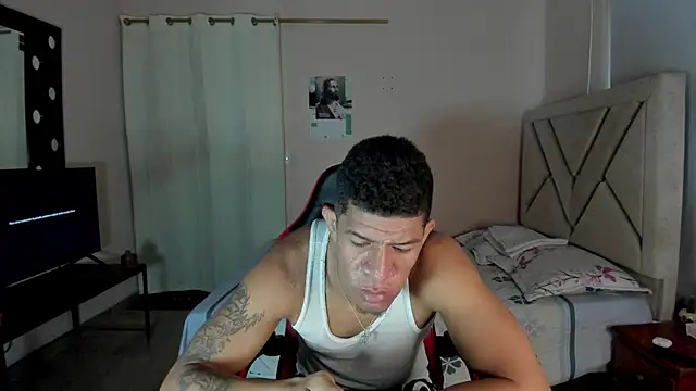 Show modela Toptony22 na web-kameri