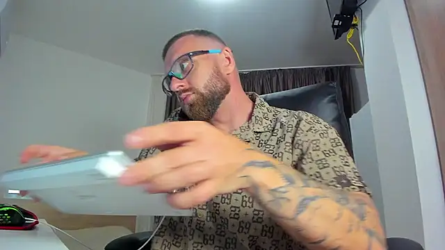 XXX chat uživo modela Findom_guy