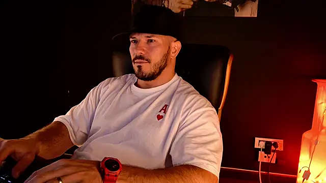 AngeloEric XXX чат на живо