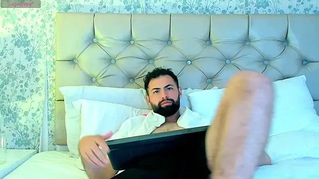 عرض كام AndrewCrooss