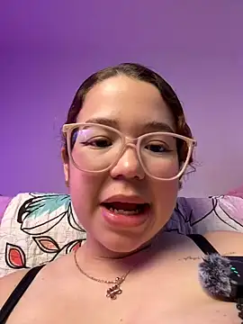 Lucyklein2022's Live XXX Chat