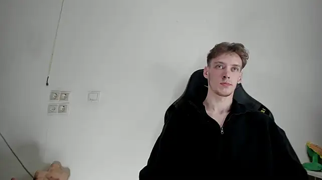 Holy_Master Webcam show