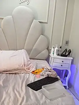 XXX chat uživo modela Nahomyrain