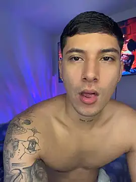 SexxxySquirterStev777's Live XXX Chat