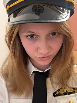 Katharina_Luna élő XXX-chatje