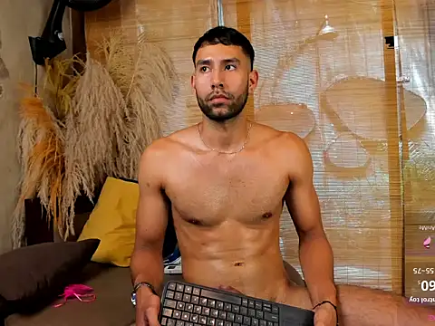 AronnCruz Chat XXX live