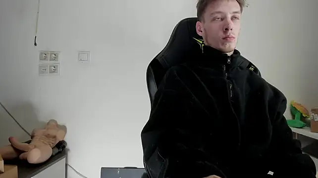 Holy_Mastern Webbikameraesitys