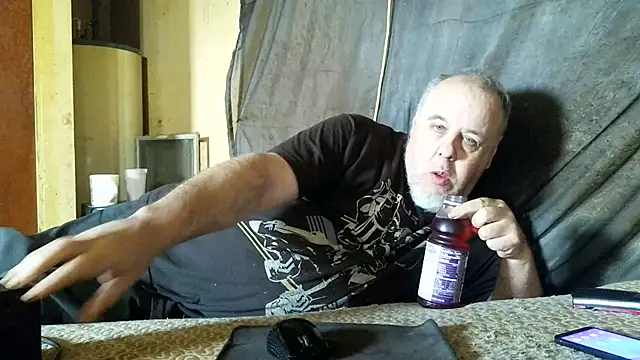 Reddragon7712 webkamerás műsora