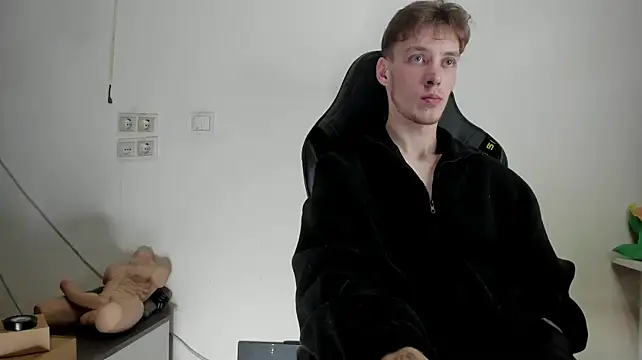 Pokazy przed kamerką – Holy_Master