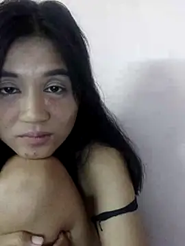 Chat +18 de Rayya_4yy ao vivo