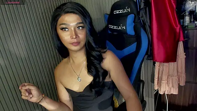 TrinityFucksYou Show in webcam