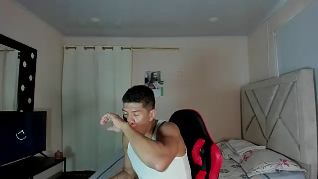 Toptony22's Live XXX Chat