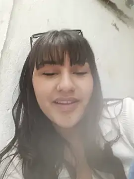 Emily-7 live XXX chat
