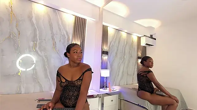 Show modela CarolineMonroe_ na web-kameri